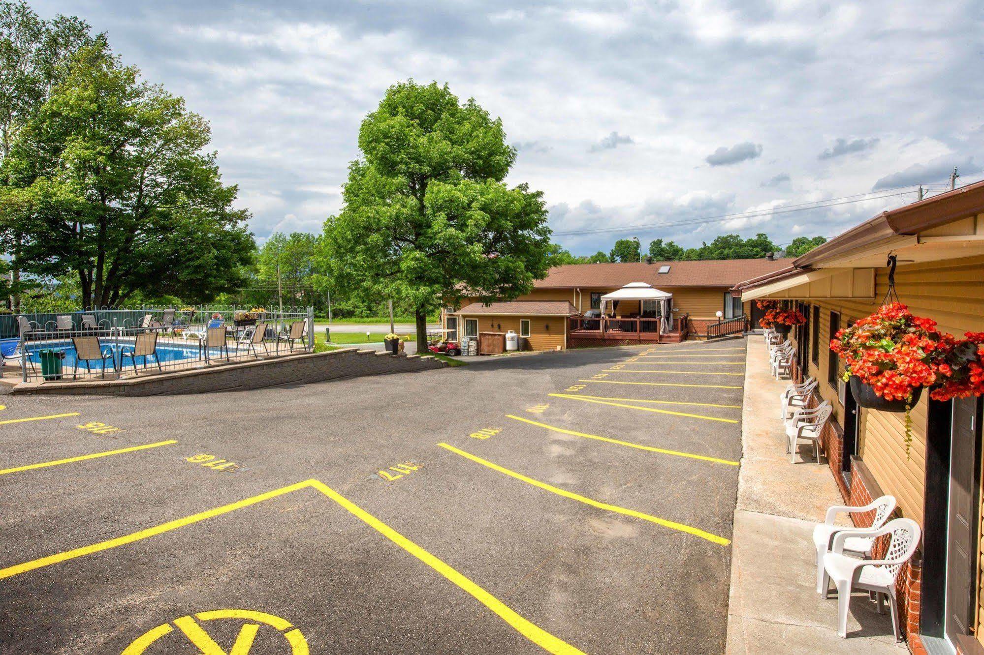 Motel Et Camping Etchemin Levis Bagian luar foto